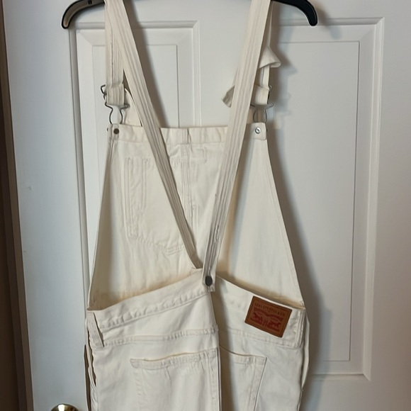 Levi’s size large nwt white crossback overalls slightly distressed - Picture 3 of 4